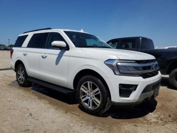 Ford Expedition III 2024 Ford Expedition 2024, 3.5L, 4x4, XLT, po gradobiciu 3.5 Benzyna 380KM, zdjęcie 3