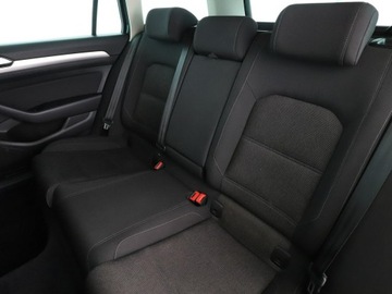 Volkswagen Passat B8 Variant 2.0 TDI BlueMotion SCR 150KM 2016 Volkswagen Passat Comfortline BlueMotion 150KM, zdjęcie 16