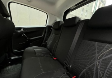 Peugeot 208 I Hatchback 3d 1.2 VTI 82KM 2013 Peugeot 208 Czujniki Parkowania Climatronic Alu Warszawa 1.2 Benzyna 82KM, zdjęcie 16