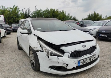 Kia Ceed II 2015 Kia Ceed 2015r, 1.6 CRDI. Uszkodzony prawy przod. Jezdzi. 1.6 Diesel, zdjęcie 1