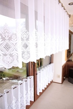 Заздростка Белая вышитая штора для кухни, высота 40 см