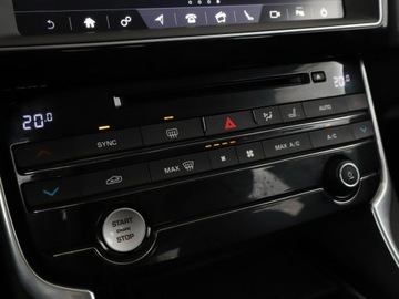 Jaguar XE Sedan 2.0 i4 163KM 2017 Jaguar XE 20d Automat Prestige Navi Tempomat, zdjęcie 26