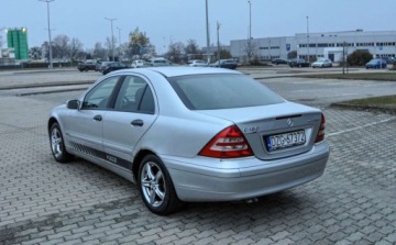 Mercedes Klasa C W203 Sedan W203 1.8 (C 180 Kompressor) 143KM 2002 Mercedes-Benz Klasa C 1,8 (143KM) Skory 1.8 Benzyna 143KM, zdjęcie 2