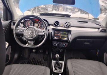 Suzuki Swift VI Hatchback 1.2 DualJet 90KM 2020 Suzuki Swift 2020r, SALON POLSKA. Uszkodzony prawy przod. Pali. 1.2 90KM, zdjęcie 5