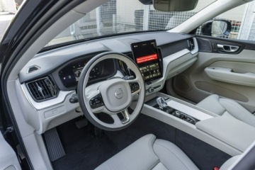 Volvo XC60 II 2025 Volvo XC 60 Plus Dark B5 AWD mild hybrid Benzyna, zdjęcie 12