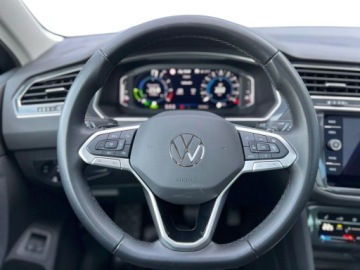 Volkswagen Tiguan II SUV Plug-in 1.4 TSI e-HYBRID 245KM 2022 Volkswagen Tiguan Tiguan 1.4 TSI Plug In DSG Highline LED Matrix Hak AsoFV, zdjęcie 26