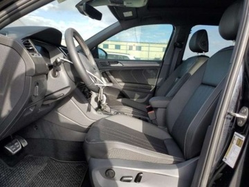 Volkswagen Tiguan II 2023 Volkswagen Tiguan 2023, 2.0L, 4x4, SE R-LINE BLACK, po gradobiciu 2.0 184KM, zdjęcie 6