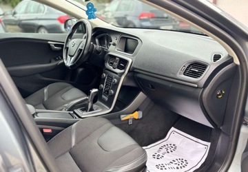 Volvo V40 II Cross Country 2.0 D2 DRIVE-E 120KM 2016 Volvo V40 2016r. 2.0 Diesel 120KM, zdjęcie 18