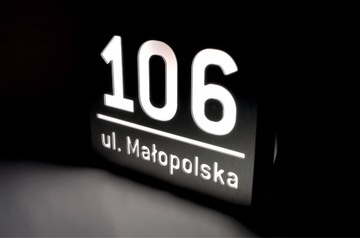 Подсветка номера дома тусклая. 20х30см