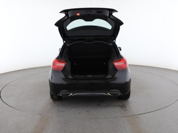 Mercedes Klasa A W176 Hatchback 5d Facelifting 200 156KM 2016 Mercedes A 200 156KM automat navi półskóra PDC, zdjęcie 18