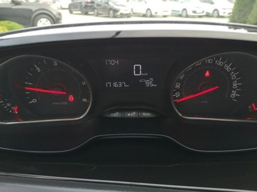 Peugeot 208 I Hatchback 5d 1.4 HDI 68KM 2013 Peugeot 208 1.4 HDI 68KM Klimatyzacja Tempomat, zdjęcie 12