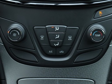 Opel Insignia I Sedan Facelifting 1.8 Twinport ECOTEC 140KM 2015 Opel Insignia 1.8, Salon Polska, Klima, Parktronic, zdjęcie 14