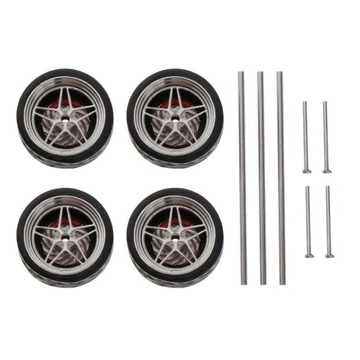 2 комплекта автомобилей в масштабе 1/64 на ходу.