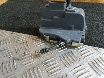ZAMEK DRZWI PRAWY TYŁ RENAULT SCENIC II 6PIN