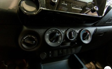 Toyota Hilux VIII Pojedyncza kabina Facelifting 2.4 D-4D 150KM 2024 Toyota Hilux Toyota Hilux 2.4 D-4D Double Cab DLX 4x4 2.4 Diesel 150KM, zdjęcie 29