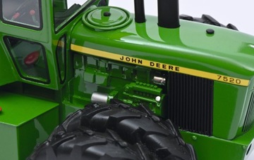 Коллекционная модель Трактора John Deere 7520 1:32.