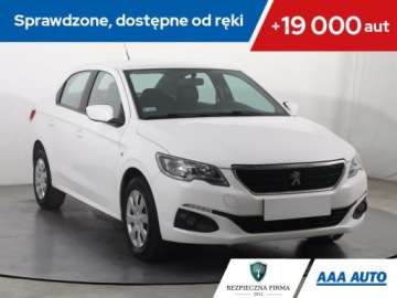 Peugeot 301 Sedan Facelifting 1.2 Puretech 82KM 2018 Peugeot 301 1.2 PureTech, Salon Polska