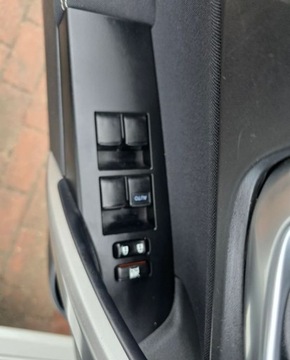 Toyota Auris II 2013 Toyota Auris Niski przbiegladna i zadbana prosto z Niemiec 1.8 Hybryda, zdjęcie 17