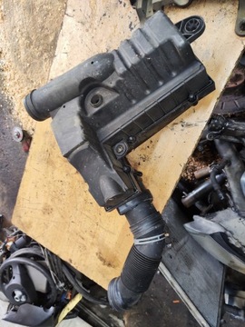 AUDI A3 8P 2.0 TDI POUZDRO FILTRU VZDUCHU