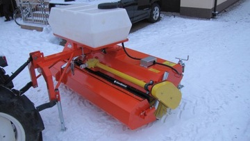 Zamiatarka walcowa z koszem 600/2000 Kubota Yanmar