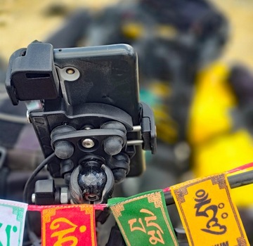 ДЕРЖАТЕЛЬ ТЕЛЕФОНА НА МОТОЦИКЛЕ С ИНДУКТИВНЫМ ЗАРЯДНЫМ УСТРОЙСТВОМ 15 ВТ ИДЕАЛЬНО ДЛЯ ВНЕДОРОЖЬЯ