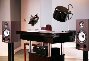 Базовые колонны. Треугольник Esprit Comete Черный Ясень