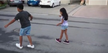 Роликовые коньки, спортивная обувь с колесиком, размер 32, белый/синий.