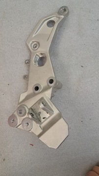 BMW F750GS F850GS K80/K81 Uchwyt podnóżka prawy 46 71 8 393 176