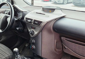 Toyota iQ 1.0 VVT-i 68KM 2009 Toyota iQ 1,0 Ben Klima Benzyna 68KM, zdjęcie 6