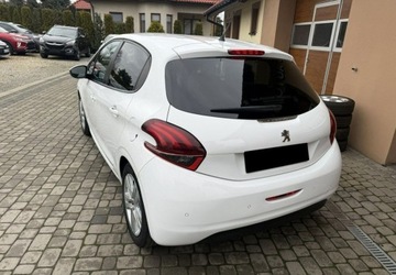 Peugeot 208 I Hatchback 5d Facelifting 1.2 PureTech 82KM 2017 Peugeot 208 1,2 82KM Klimatyzacja 1.2 Benzyna 82KM, zdjęcie 9
