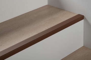 Лестничный профиль ПВХ Противоскользящий 41х25 90см Черная резиновая полоса для лестницы