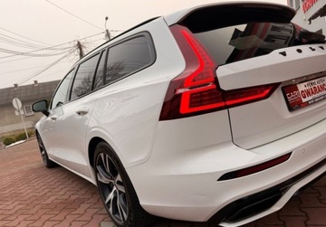 Volvo V60 II  Kombi 2.0 D4 190KM 2019 Volvo V60 R_DESIGN 2.0D4 AWD 190ps AutoMat8Biegow HiBeamLED SerwisASO VAT23, zdjęcie 16