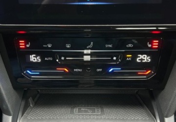 Volkswagen Passat B8 Limousine Facelifting 2.0 TSI 190KM 2021 Volkswagen Passat Business Pakiety, ACC, Ladowarka indukcyjna, GPS, ergoC, zdjęcie 23