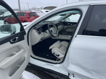 Volvo XC60 II Crossover 2.0 B5 Diesel Mild Hybrid 249KM 2020 Volvo XC 60 Diesel mHEV B5 AWD Skóra Panorama, zdjęcie 4