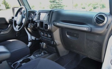 Jeep Wrangler III Unlimited Facelifting 3.6 V6 Pentastar 284KM 2017 Jeep Wrangler GWARANCJA, 2017r., 3.6 Benzyna, Automat, Po duzym serwisie,, zdjęcie 24