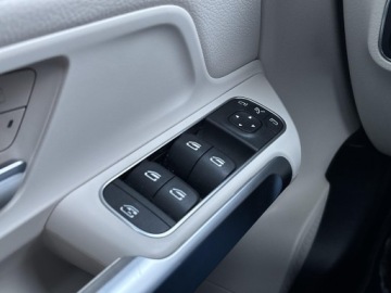 Mercedes GLB SUV 2.0 180d 116KM 2021 Mercedes-Benz GLB 180, zdjęcie 23