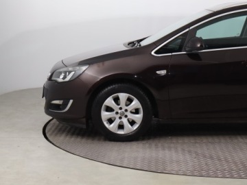 Opel Astra J Sports Tourer Facelifting 1.4 Turbo ECOTEC 120KM 2014 Opel Astra 1.4 T, Xenon, Bi-Xenon, Klima, zdjęcie 14