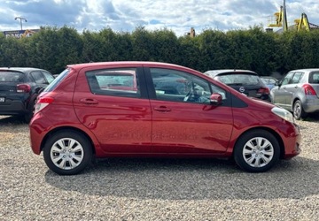 Toyota Yaris III Hatchback 5d 1.33 Dual VVT-i 99KM 2013 Toyota Yaris samochod krajowy 1.3 Benzyna 99KM, zdjęcie 6