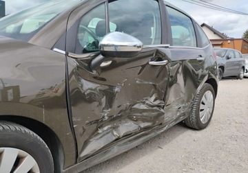 Citroen C3 II 2013 Citroen C3 2013r, 1.2 Benzyna. Uszkodzony lewy bok i lekko prawy tyl. Jezd, zdjęcie 21