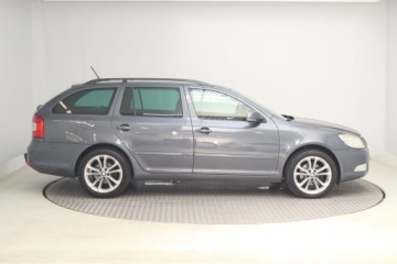 Skoda Octavia II Kombi 2.0 TDI CR DPF 110KM 2012 Skoda Octavia 2.0 TDI, Klima, Klimatronic, zdjęcie 5