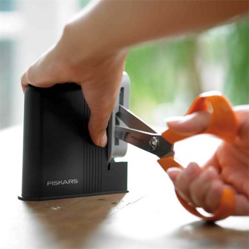 НОЖНИЦЫ FISKARS ЗАТОЧКА CLIP-SHARP 1000812