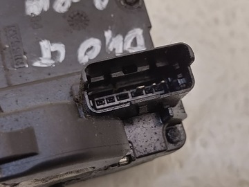 NISSAN NAVARA D40 ZÁMEK DVEŘE LEVÝ ZADNÍ 3 PIN