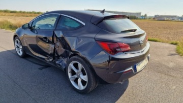 Opel Astra J Hatchback 5d 2.0 CDTI ECOTEC 165KM 2012 Opel Astra 2.0 Gtc 165KM, zdjęcie 6