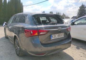Toyota Avensis III Wagon Facelifting 2015 2.0 D-4D 143KM 2017 Toyota Avensis 2017r, SALON POLSKA. Uszkodzony. Poobijany. Jezdzi. 2.0, zdjęcie 3
