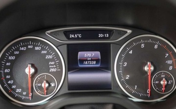 Mercedes Klasa A W176 Hatchback 5d Facelifting 180 122KM 2017 Mercedes-Benz Klasa A 180 Style 1.6 Benzyna 122KM, zdjęcie 5
