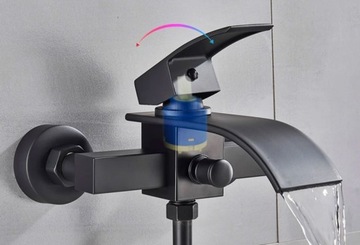 Настенный смеситель для ванны с душевой лейкой-водопадом MAT BLACK