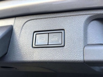 Volkswagen Passat B8 Variant Facelifting 2.0 TDI SCR 200KM 2022 Volkswagen Passat R-Line 4Mot. HarmanKardon LED Matrix Hak Kamera Cofania, zdjęcie 34