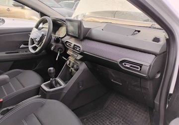 Dacia Jogger 1.0 TCe 110KM 2024 Dacia Jogger 2024r, 1.0 Benzyna. Uszkodzone boki. Poobijany. VAT 23 brutto, zdjęcie 6