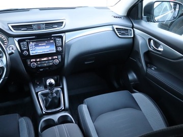 Nissan Qashqai II Crossover 1.6 DIG-T 163KM 2017 Nissan Qashqai 1.6 DIG-T, Salon Polska, zdjęcie 7