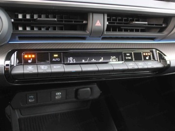 Toyota Prius V (XW60) 2.0  Hybrid Dynamic Force Plug-in 223KM 2025 Od ręki - Prestige 2.0 Hybrid Plug-in 223KM | Podgrzewane fotele!, zdjęcie 11